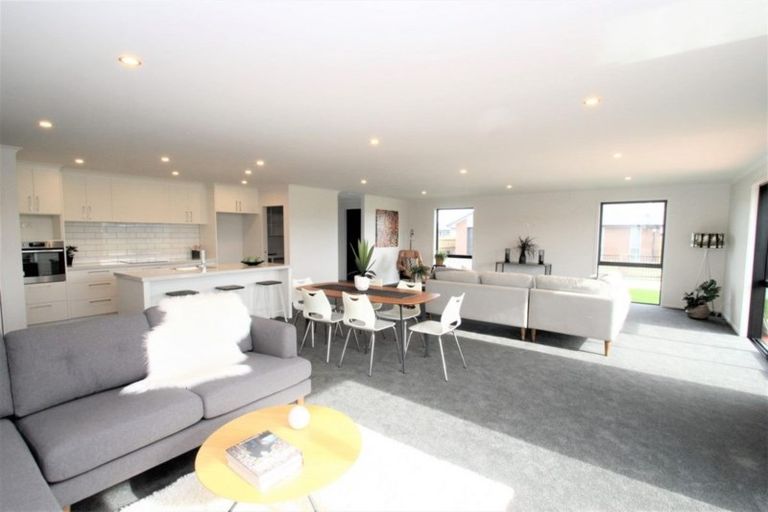 Photo of property in 6 Silverview Place, Mosgiel, 9024