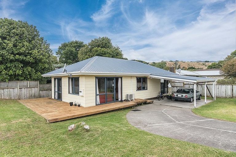Photo of property in 142 Arawhata Road, Paraparaumu, 5032