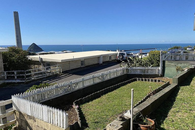 Photo of property in 27c Port View Crescent, Moturoa, New Plymouth, 4310