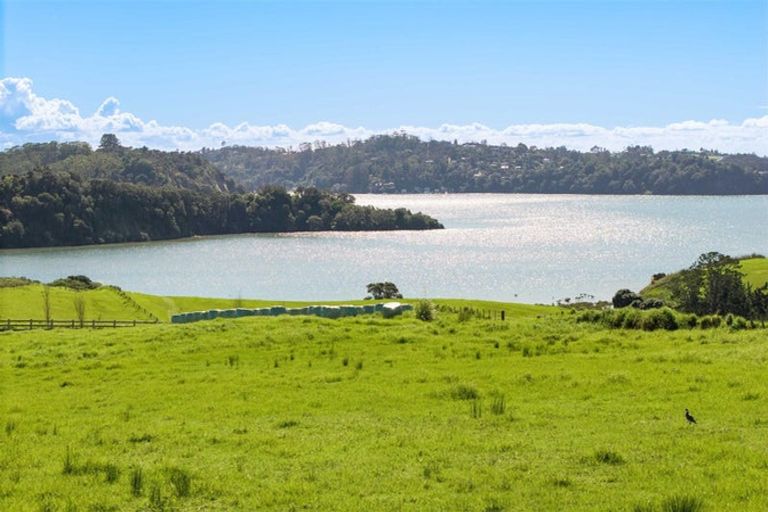 Photo of property in 11 Te Pae Okura Drive, Okura, 0792