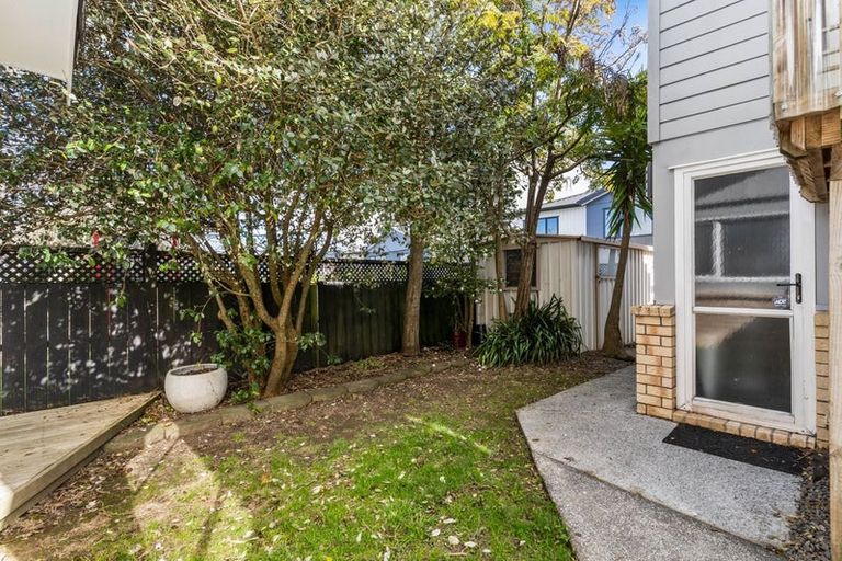 Photo of property in 19 Patons Road, Howick, Auckland, 2014