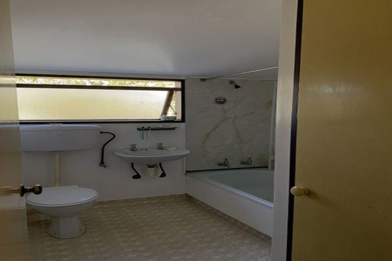 Photo of property in 2b Pitoitoi Road, Days Bay, Lower Hutt, 5013