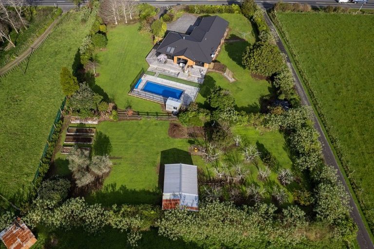 Photo of property in 395 Manutahi Road, Lepperton, New Plymouth, 4373