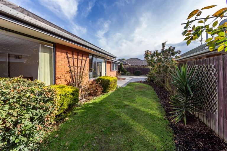 Photo of property in 2/5 Murfitt Place, Sockburn, Christchurch, 8042