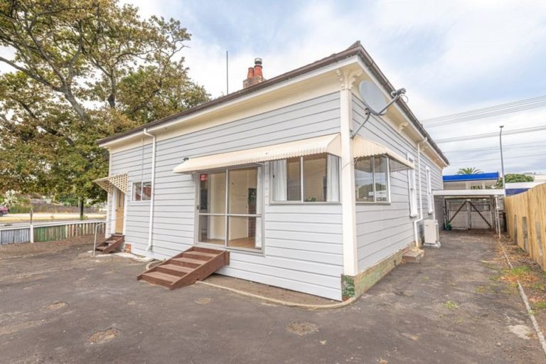Photo of property in 14 Carlton Avenue, Gonville, Whanganui, 4501