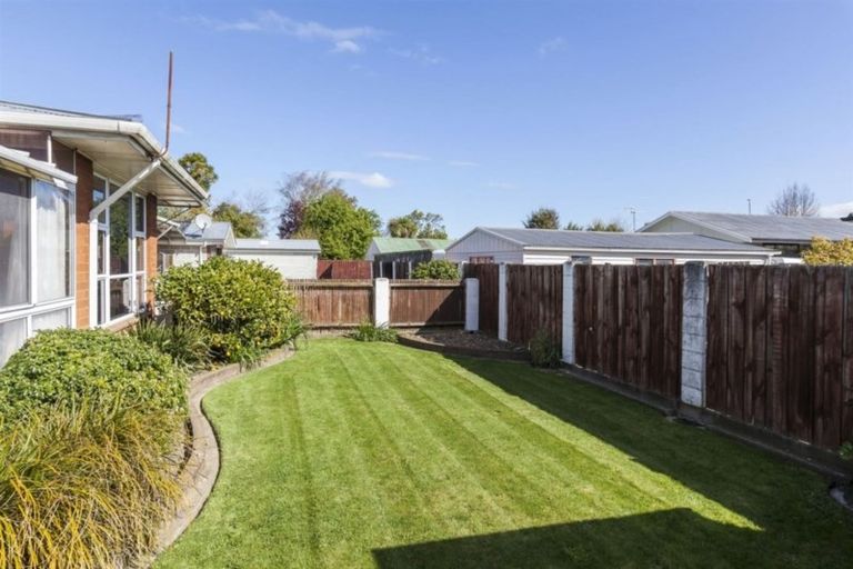 Photo of property in 12a Valerie Place, Redwood, Christchurch, 8051