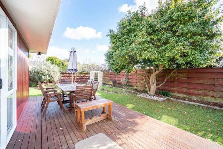 Photo of property in 4 Wikiriwhi Crescent, Awapuni, Palmerston North, 4412