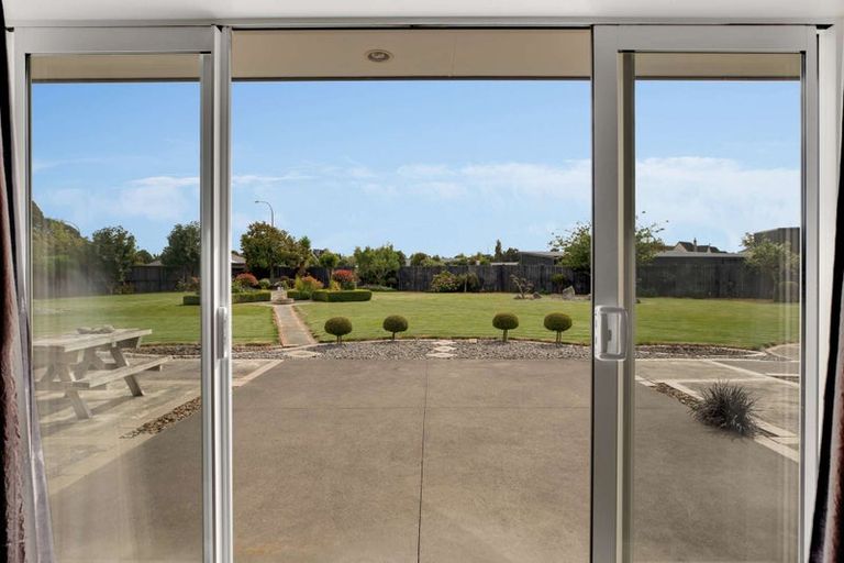 Photo of property in 15 Riverside Way, Amberley, 7410