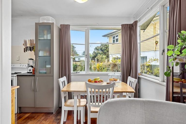 Photo of property in 43 Wharf Road, Te Atatu Peninsula, Auckland, 0610