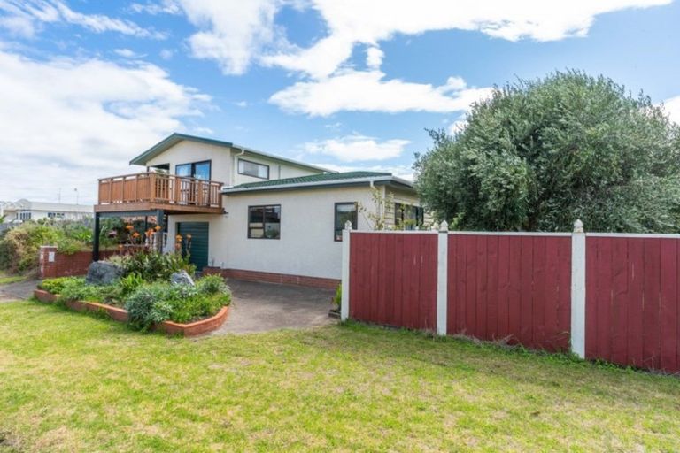 Photo of property in 3 Toru Road, Paraparaumu Beach, Paraparaumu, 5032