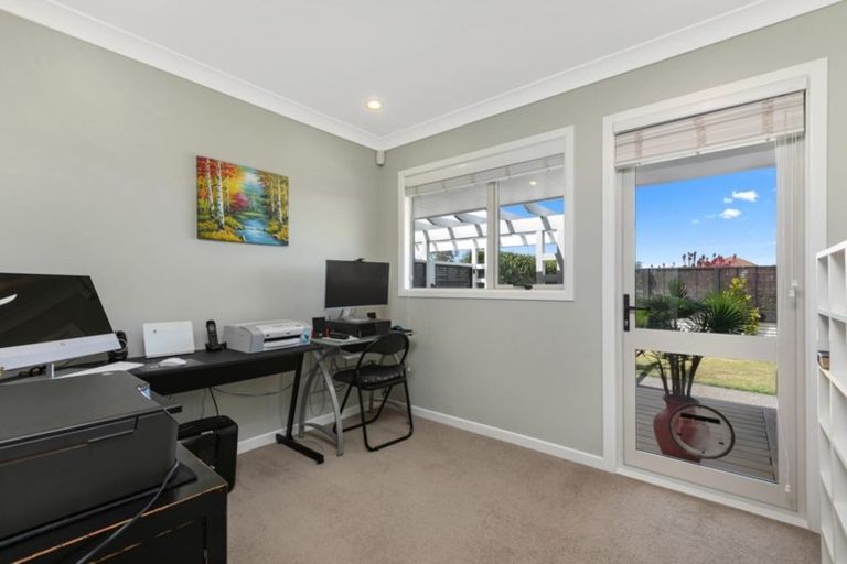 Photo of property in 37 Glenmonarch Place, Pyes Pa, Tauranga, 3112