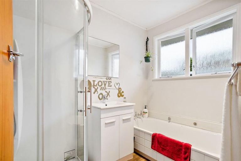 Photo of property in 2/36a Lincoln Road, Henderson, Auckland, 0610