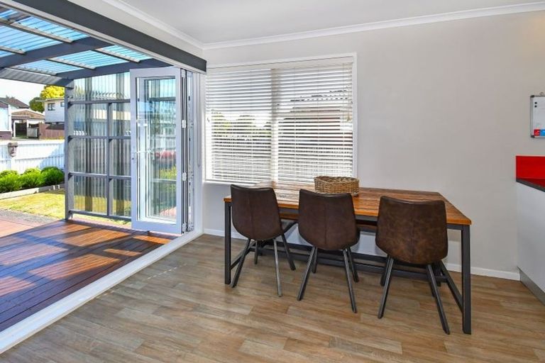 Photo of property in 2 Cheam Place, Pakuranga Heights, Auckland, 2010