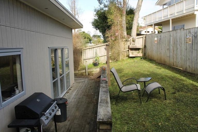 Photo of property in 10 Jonathan Place, Sunnynook, Auckland, 0620
