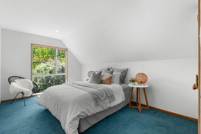 Photo of property in 11 Brockhall Lane, Avonhead, Christchurch, 8042