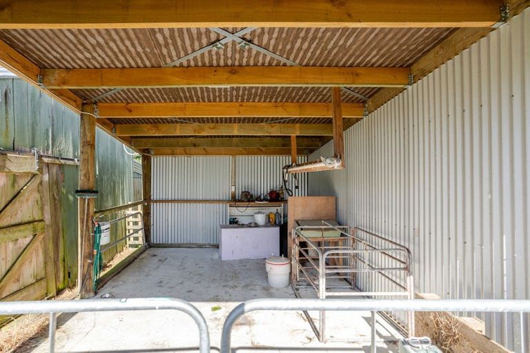 Photo of property in 208 Adelaide Road, Dannevirke, 4930