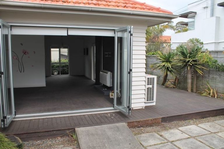 Photo of property in 92 Shakespeare Road, Milford, Auckland, 0620