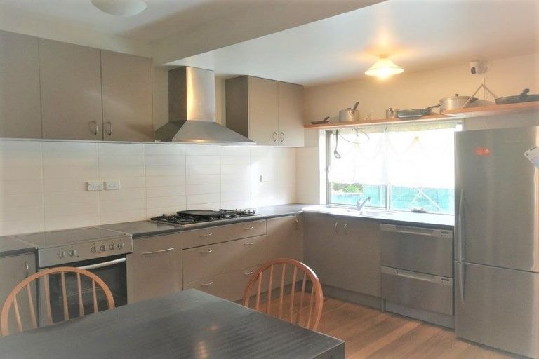 Photo of property in 1/1 Cheval Drive, Totara Vale, Auckland, 0629
