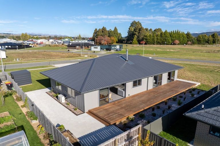 Photo of property in 22 Marakura Drive, Te Anau, 9600
