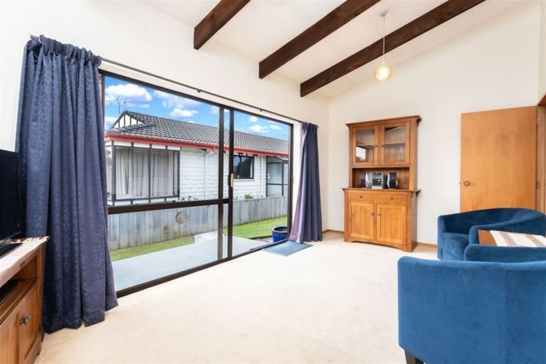 Photo of property in 2/92c Englefield Road, Northwood, Christchurch, 8051