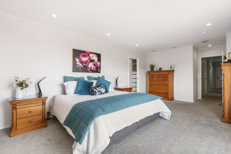 Photo of property in 2 Gillard Place, Eastern Beach, Auckland, 2012