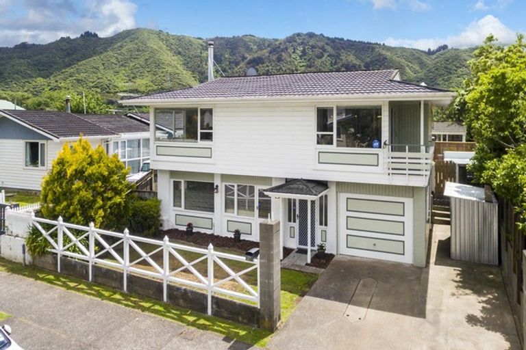 Photo of property in 27 Kentucky Street, Totara Park, Upper Hutt, 5018