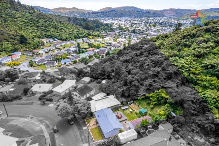 Photo of property in 18 Holmes Grove, Naenae, Lower Hutt, 5011