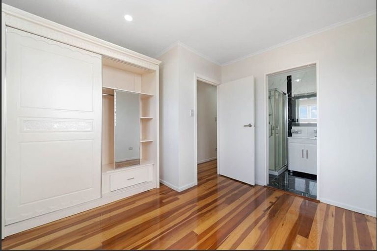 Photo of property in 17 Kohinoor Avenue, Mangere, Auckland, 2022