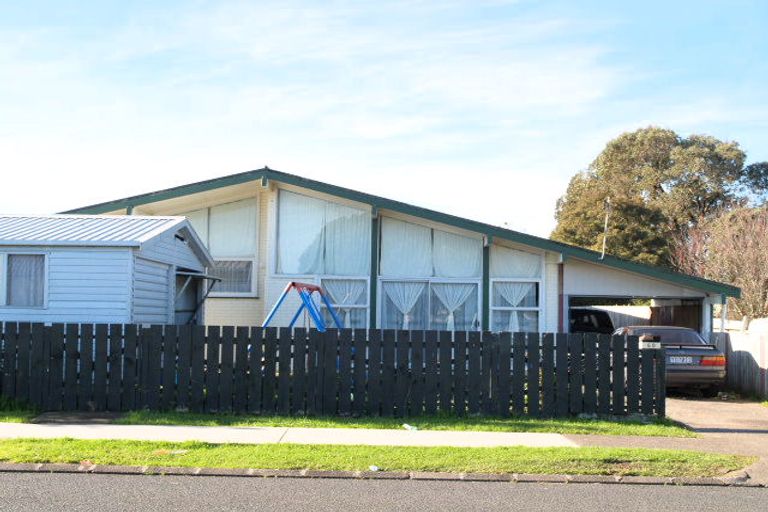 Photo of property in 2/60 Raglan Street, Mangere East, Auckland, 2024