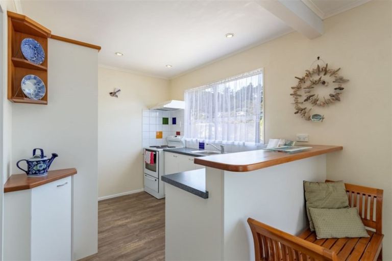 Photo of property in 9 Lowry Crescent, Stokes Valley, Lower Hutt, 5019