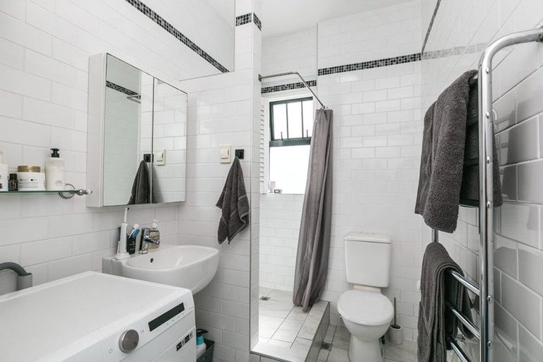 Photo of property in 3/24 Elizabeth Street, Mount Victoria, Wellington, 6011