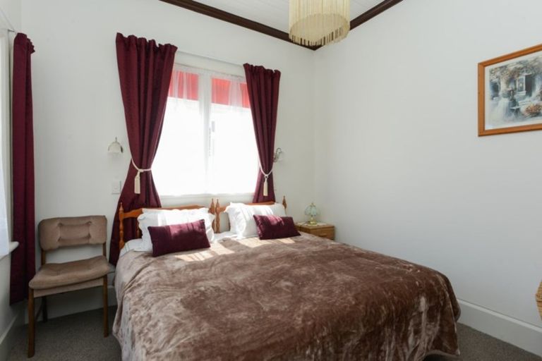 Photo of property in 4 Vigor Brown Street, Napier South, Napier, 4110