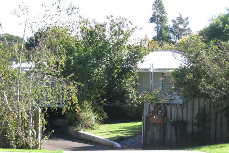 Photo of property in 13 Konini Road, Titirangi, Auckland, 0604