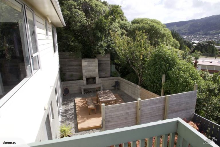 Photo of property in 24 Woodman Drive, Tawa, Wellington, 5028