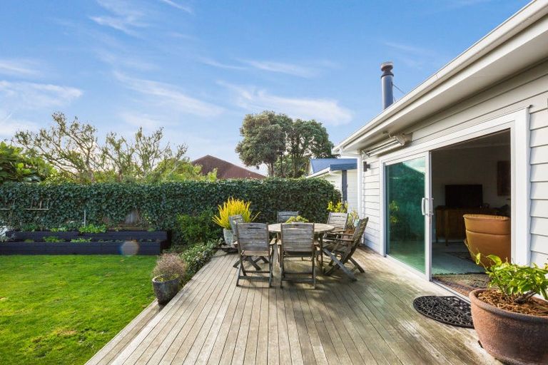 Photo of property in 38 Oroua Street, Eastbourne, Lower Hutt, 5013