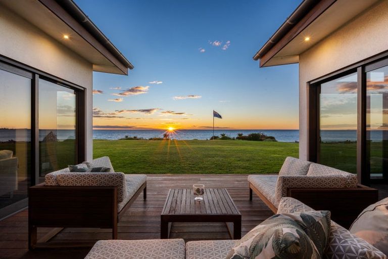 Photo of property in 10 Mer Place, Bay View, Napier, 4104