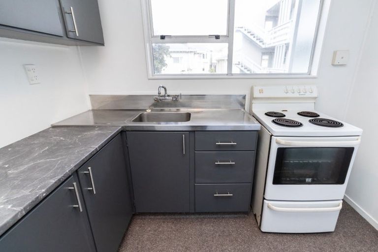 Photo of property in 5 Hawker Street, Mount Victoria, Wellington, 6011