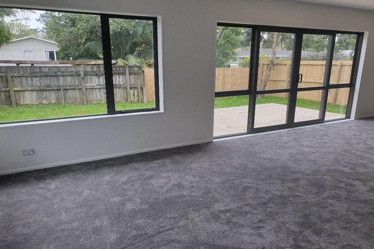 Photo of property in 18a Riverpark Crescent, Henderson, Auckland, 0610