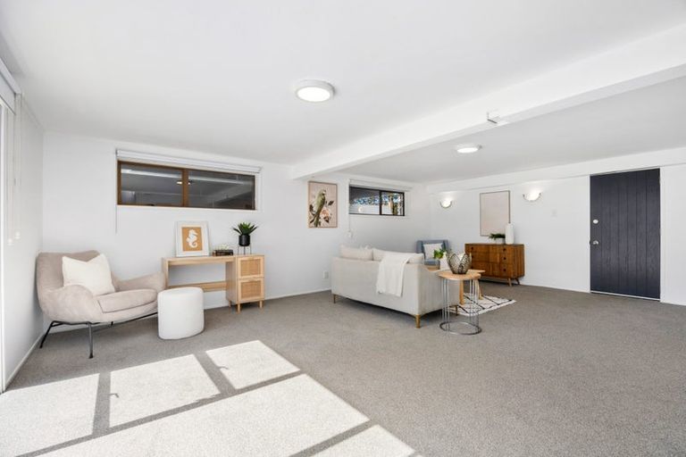 Photo of property in 3 Idyll Place, Northcross, Auckland, 0632