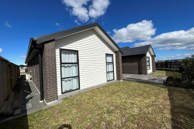 Photo of property in 1 Royal Crescent, Papamoa, 3118
