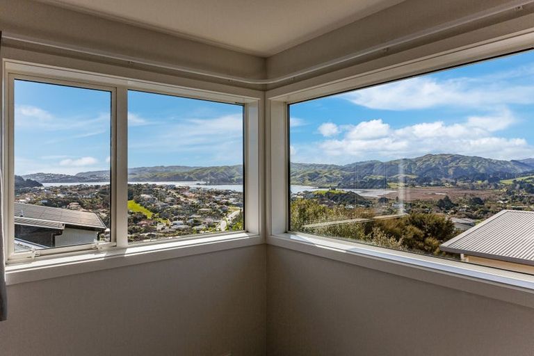 Photo of property in 135 Endeavour Drive, Whitby, Porirua, 5024