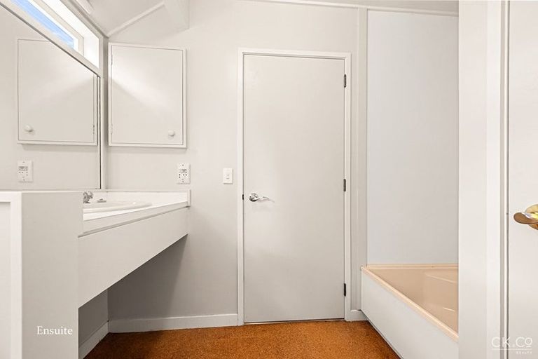 Photo of property in 72a Chatsworth Road, Silverstream, Upper Hutt, 5019