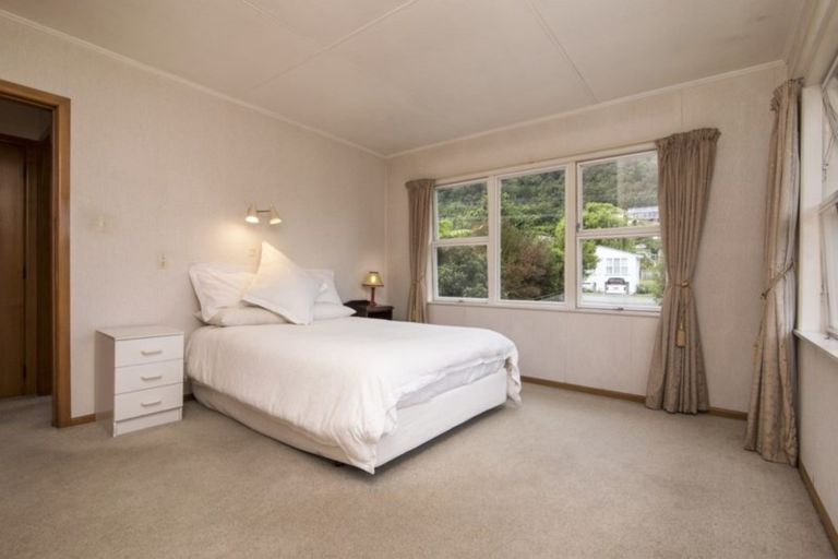 Photo of property in 141 Waikawa Road, Picton, 7220