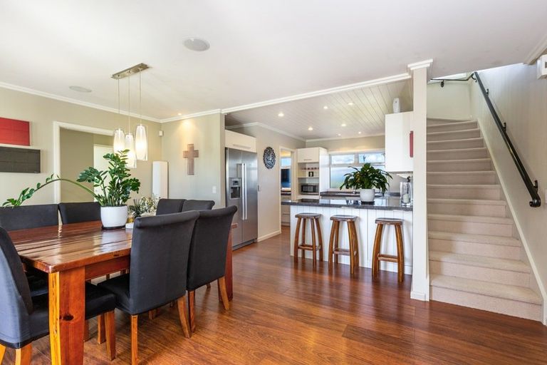 Photo of property in 2 Pukenamu Road, Rainbow Point, Taupo, 3330