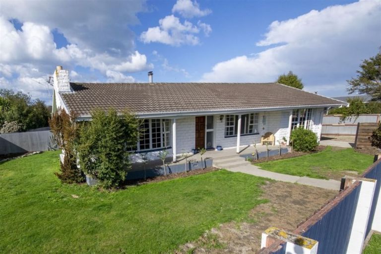 Photo of property in 8 Gibbs Drive, Woodend, 7610