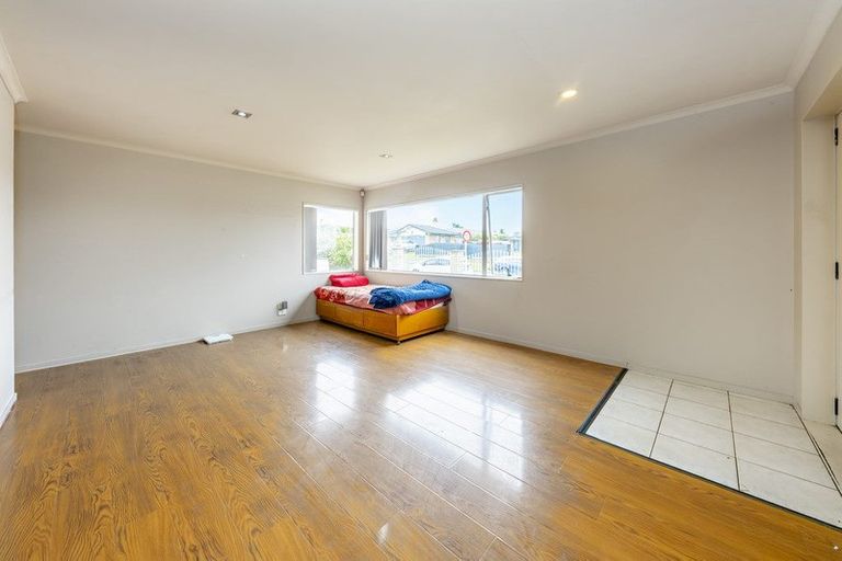 Photo of property in 2 Senator Drive, Manurewa, Auckland, 2105