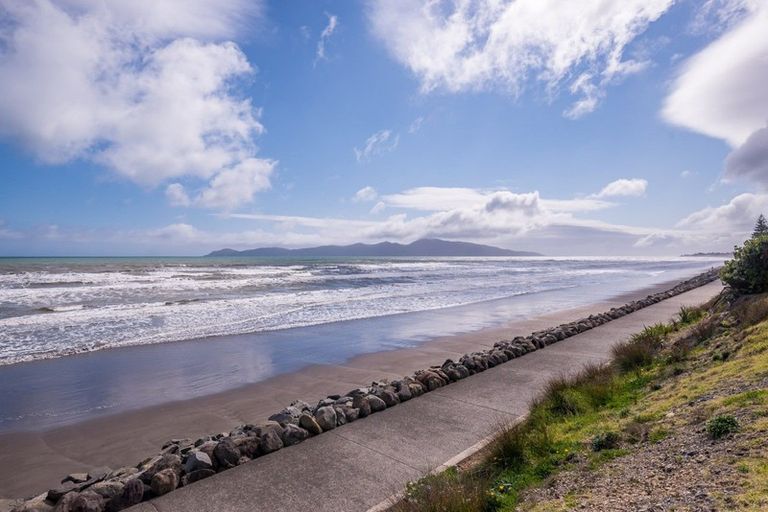 Photo of property in 37b The Esplanade, Raumati South, Paraparaumu, 5032