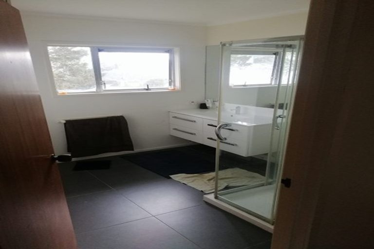 Photo of property in 19 Morriggia Place, Bayview, Auckland, 0629
