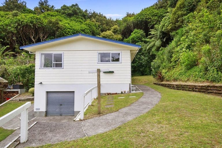 Photo of property in 18 Westhaven Drive, Tawa, Wellington, 5028