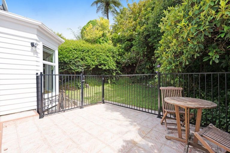 Photo of property in 48 Homewood Crescent, Karori, Wellington, 6012